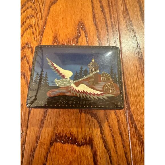 Russian Lacquered Black Trinket Box Artist Signed Crane Loon Bird Flying Forest - Picture 1 of 16